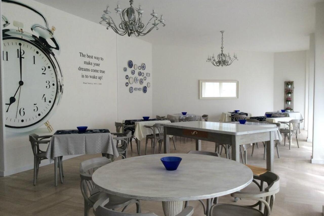 Hotel Morri'S Rimini Bagian luar foto