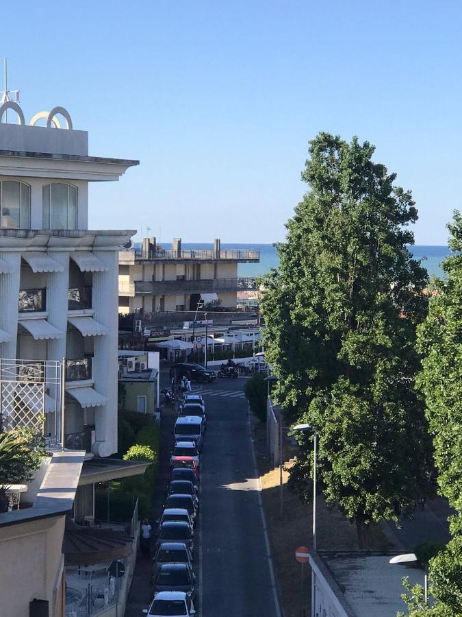 Hotel Morri'S Rimini Bagian luar foto