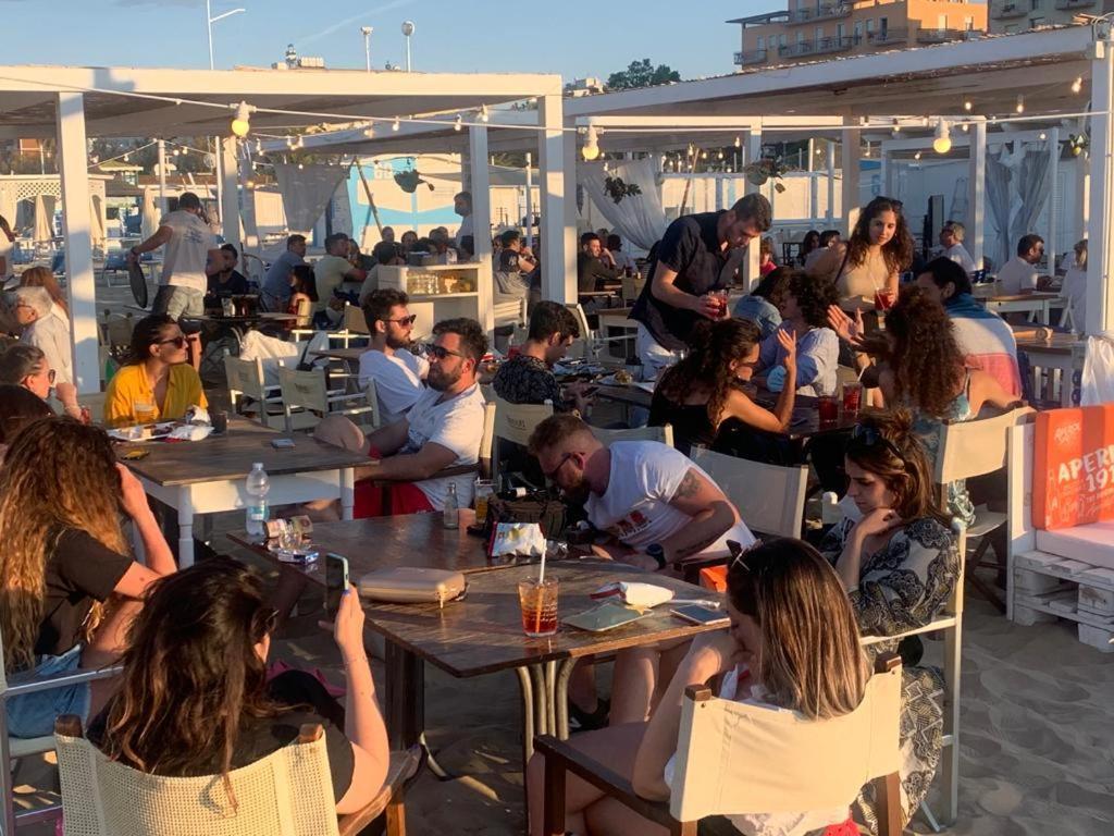 Hotel Morri'S Rimini Bagian luar foto
