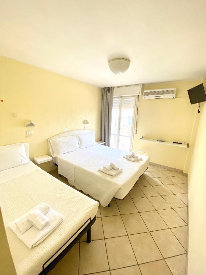 Hotel Morri'S Rimini Bagian luar foto