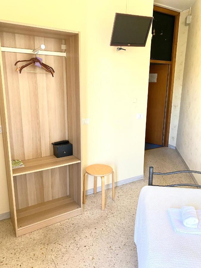 Hotel Morri'S Rimini Bagian luar foto