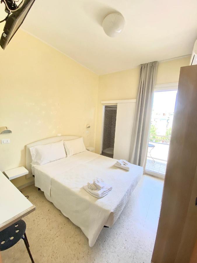 Hotel Morri'S Rimini Bagian luar foto