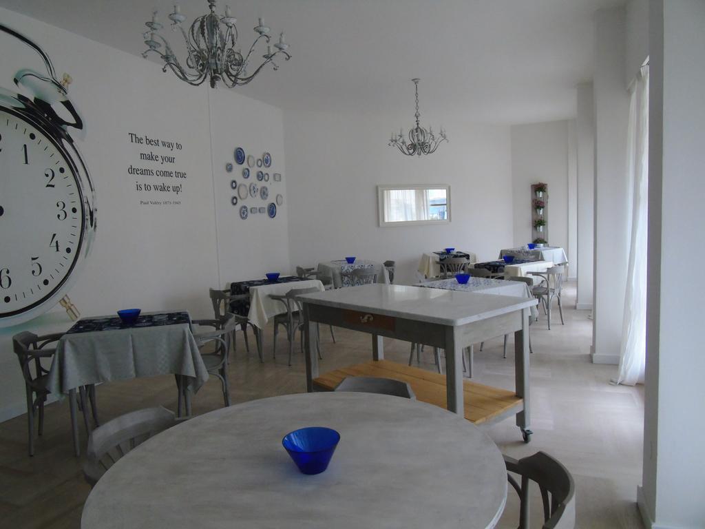 Hotel Morri'S Rimini Bagian luar foto