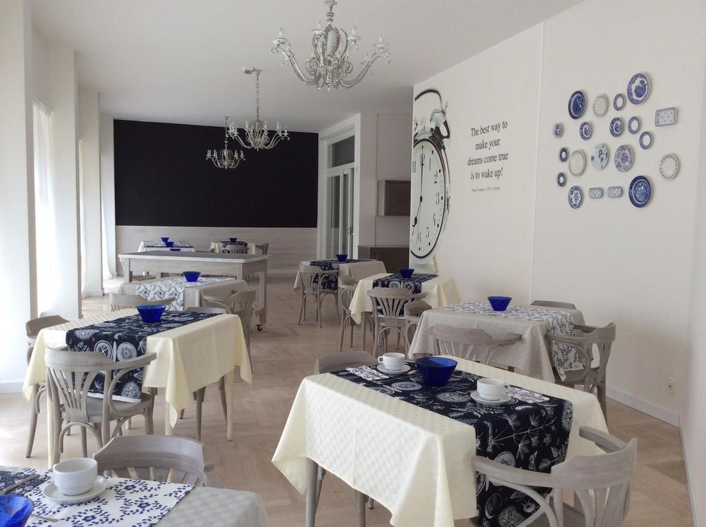 Hotel Morri'S Rimini Bagian luar foto